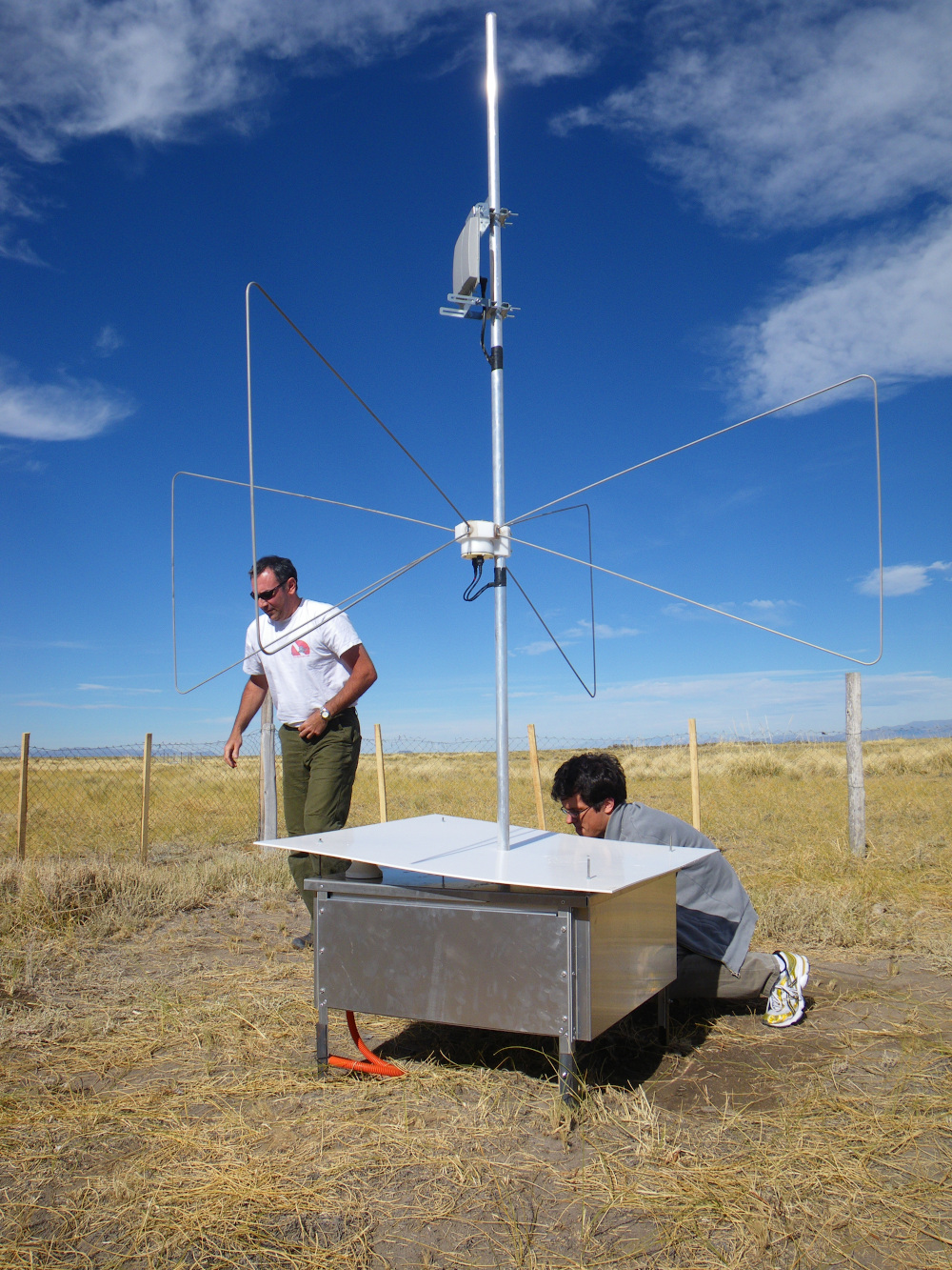 A prototype CODALEMA autonomous station on the RAuger-2 site in Argentina.